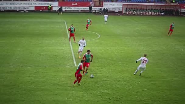 Jogo de futebol Locomotive Spartak no estádio Locomotive — Vídeo de Stock