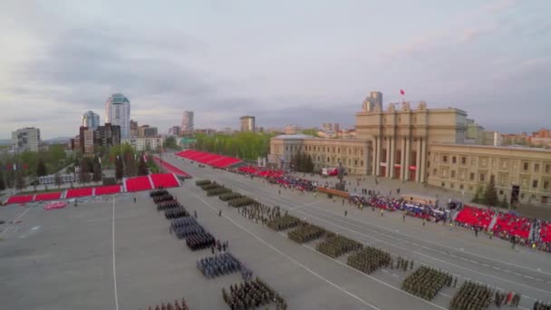 Troops formations on square during rehearsal of parade — Stock Video