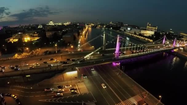 汽车驾驶的码头和克里米亚桥 — 图库视频影像