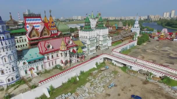 Colourful castle in entertainment center Kremlin in Izmailovo — Stock Video