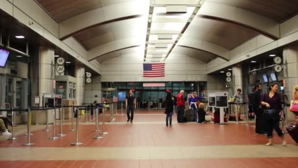 People in railway station in Boston — Stock Video