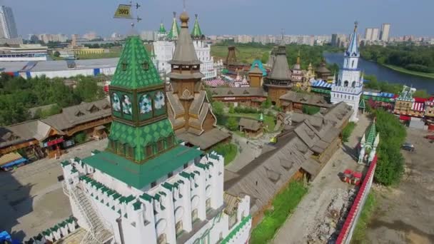 Развлекательный центр Кремля в Измайлово с красочной архитектурой — стоковое видео