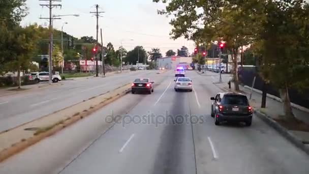 Route à la périphérie de la ville — Video