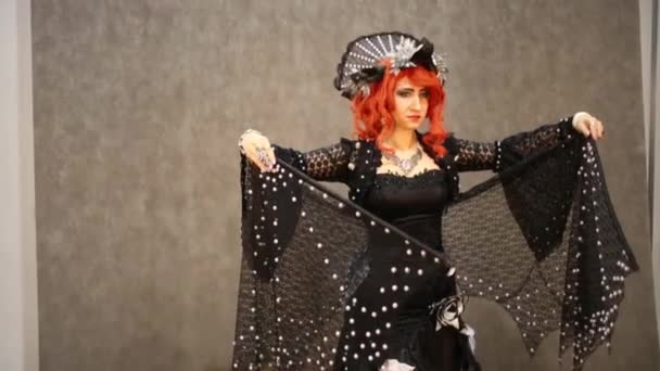 Kız Everycon, kostüm teşkil etmektedir — Stok video
