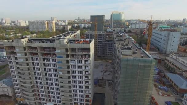 Cityscape com canteiro de obras de complexo residencial — Vídeo de Stock