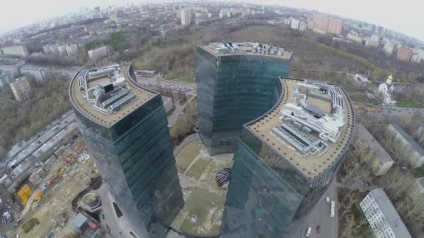 İş karmaşık Lotos cityscape trafikle karşı — Stok video