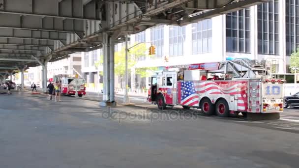 Camiones de bomberos en Nueva York — Vídeos de Stock