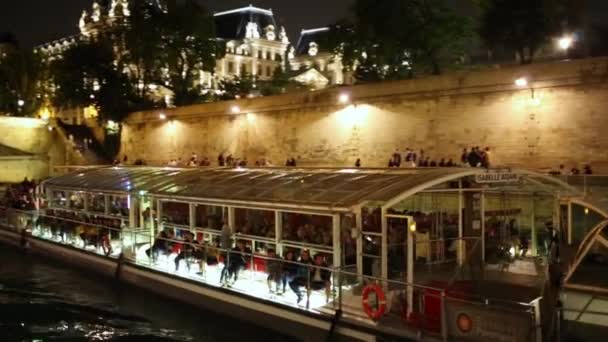 Barco de recreo trimaran Isabelle Adjani flotante — Vídeos de Stock