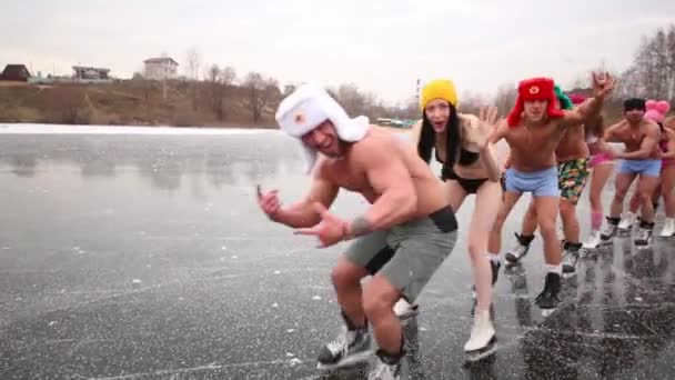 People in underwear skates as train on ice rink — Stock Video