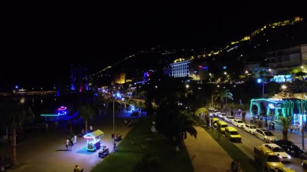 Quay Alanya deniz Port yakınındaki şehir trafik — Stok video