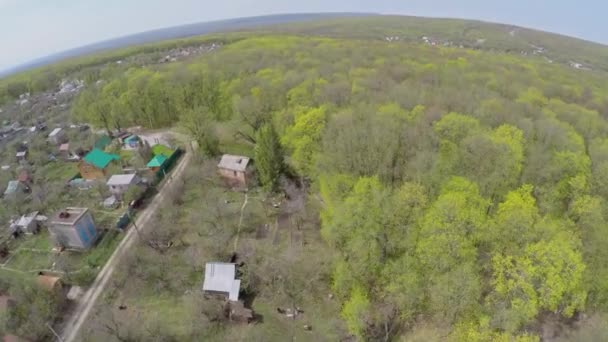 Établissement de chalets entre plantes — Video