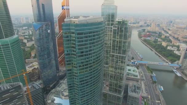 Moscú Centro Internacional de Negocios contra el paisaje urbano — Vídeos de Stock