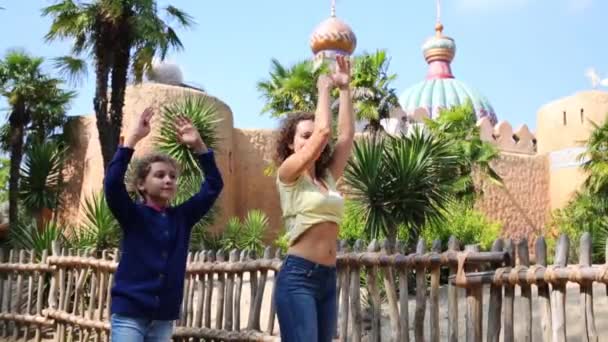 Woman with daughter dancing — Stock Video