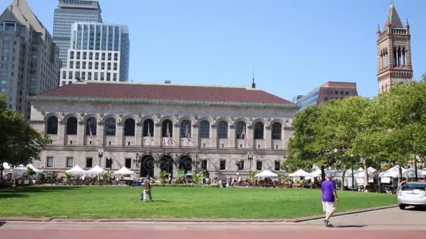 Public library of Boston city and lawn — Stock Video