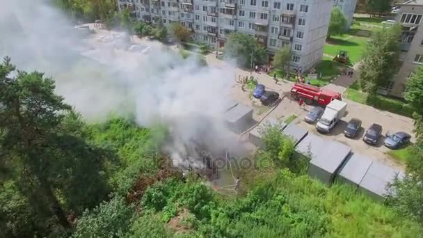 Brandweer bezig met ongeval plaats — Stockvideo