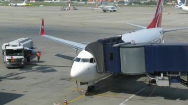 Yakıt Vnukovo havaalanında uçak dolgusuyla