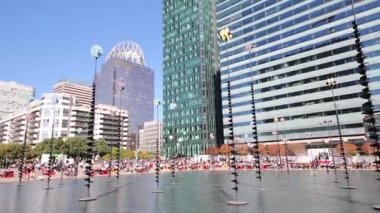 Bassin de Takis dinlenme insanlarla 