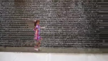 Kız sokak şelale gider