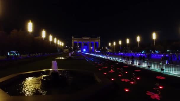 People walk by main alley with illumination in VDNH — Stock Video