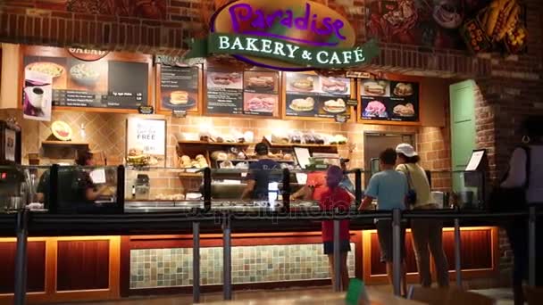 보스턴에서 파라다이스 베이커리 카페에서 사람들 — 비디오