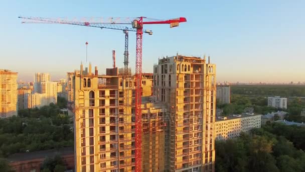 Building site of dwelling complex with cranes — Stock Video