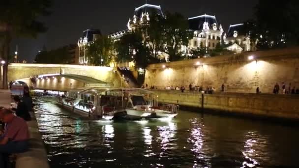 Boat trimaran Isabelle Adjani with passengers floats — Stock Video