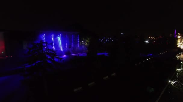 Spectacle de lumière de couleur sur les façades du pavillon — Video