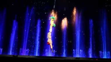 Moskova, Rusya - 18 Aralık 2014: Noel sirk çeşmeler Akvamarin dans performansı sırasında hava jimnastikçiler birkaç gerçekleştirir.