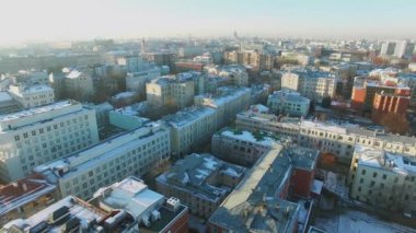 Cityscape panorama adlı güneşli kış günü. Havadan görünümü