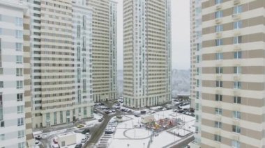 Moskova - 23 Kasım 2015: Kış günü, Elk adada konut kompleksi uzun boylu evlerin. Havadan görünümü