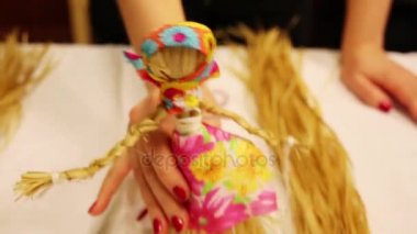 Eller saman folklor bebek etek masada tutun