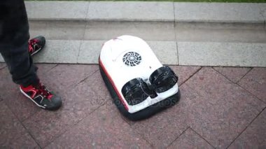 Pervanenin dönmesi ile basınçlandırdıktan radyo kutu üzerindeki küçük hoverkraft yakın çekim.