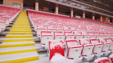 Moskova - 25 Aralık 2014: Satırları kırmızı ve sarı koltuk yeni Spartak stadyumu. Stadyum kapasitesi - 45 000 insanlar. Stadyum 2010-2014 yılında inşa edilmiş