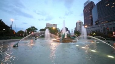 Philadelphia, ABD - 01 Eylül 2014: Şehir merkezinde akşam Swann anıt Çeşmesi (Three Rivers Çeşmesi)