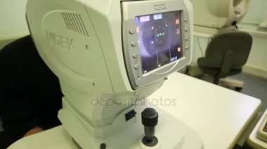 Moskova, Rusya - 31 Ağustos 2015: Klinik Endosurgery Merkezi ve litotripsi (Celt oftalmik bir cihazda monitör kornea)