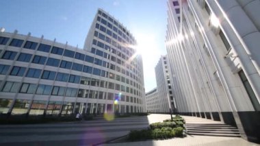 Moskova - 20 Mayıs 2015: Güneş ve modern iş merkezi Aquamarine. Karmaşık Aquamarine dahil İş Merkezi, otel ve lüks konut kompleksi