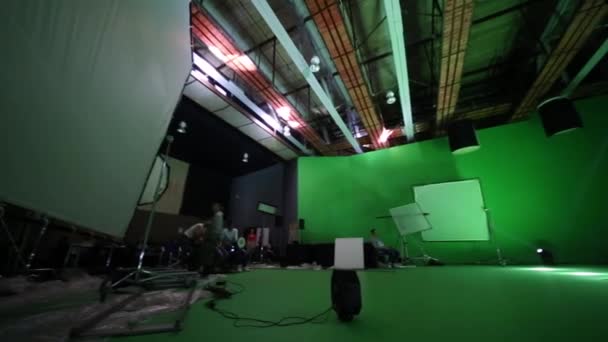 Panorama Filmu Sada Filmovým Štábem Dívky Čekající Natáčení Videa — Stock video