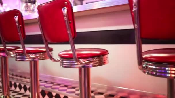Vue Rapprochée Des Sièges Près Comptoir Bar Dans Restaurant — Video