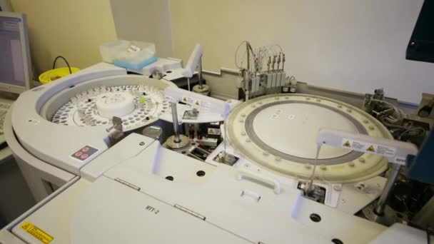 Analyseur Biochimique Automatique Salle Laboratoire Clinique — Video