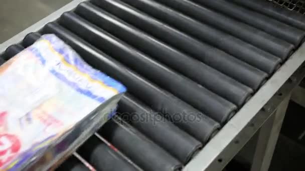 莫斯科 俄罗斯 2014年11月29日 包装膜堆叠杂志在存储区域移动的卷在普希金广场印刷厂 — 图库视频影像