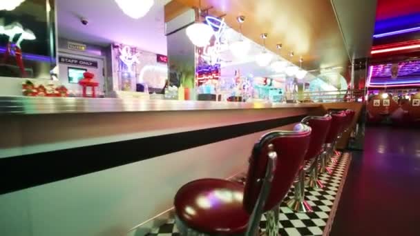 Moscou Jan 2015 Sièges Rouges Dans Bar Beverly Hills Diner — Video