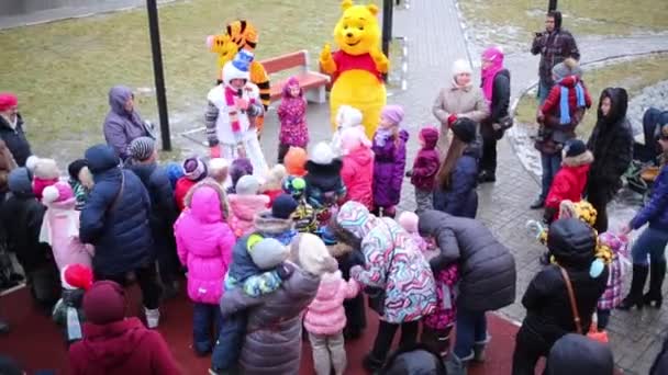 Mosca Dicembre 2014 Animatori Vestiti Pupazzo Neve Tigri Pooh Giocano — Video Stock