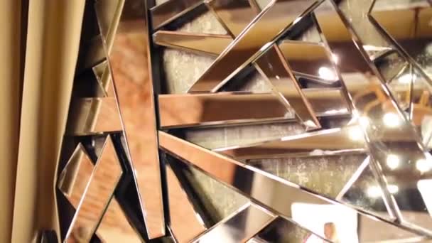 Inusual Espejo Moda Moderna Refleja Lámpara Araña Habitación — Vídeo de stock