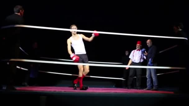 Moscow Russia Dec 2014 Clown Boxer Wanders Gets Hit Ring — Stock Video