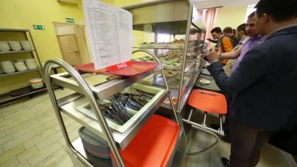モスクワ ロシア連邦 2015 バウマン モスクワ州立工科大学の食堂でのキューの人々 — ストック動画