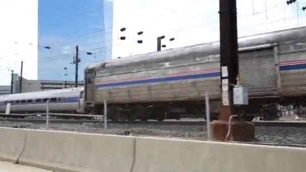 Philadelphia Eua Setembro 2014 Trem Estrada Ferro Edifícios Modernos Centro — Vídeo de Stock