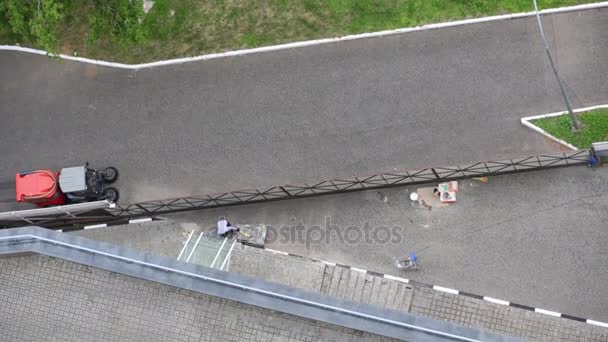 Limpieza Basura Coche Con Cepillado Paseos Calle Vacía Azulejos Pegamento — Vídeo de stock