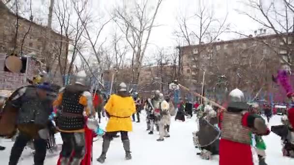 莫斯科 2014年12月28日 中世纪战士在城堡附近战斗 Taganka 军事史演习 — 图库视频影像