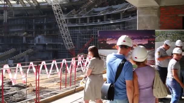 Moscou Août 2015 Les Gens Regardent Plan Reconstruction Sur Plate — Video