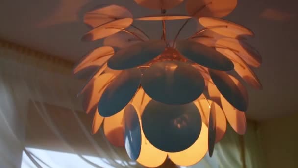 Włącza Wyłącza Piękny Żyrandol Suficie Oświetla Żółty — Wideo stockowe